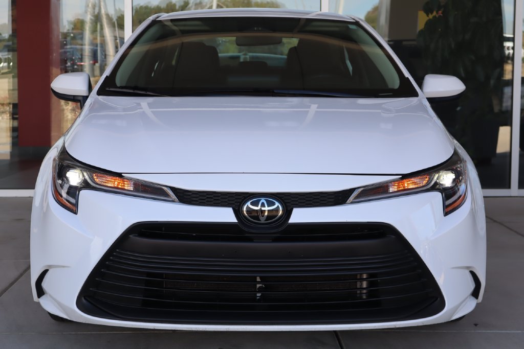 Used 2024 Toyota Corolla LE FWD image 2