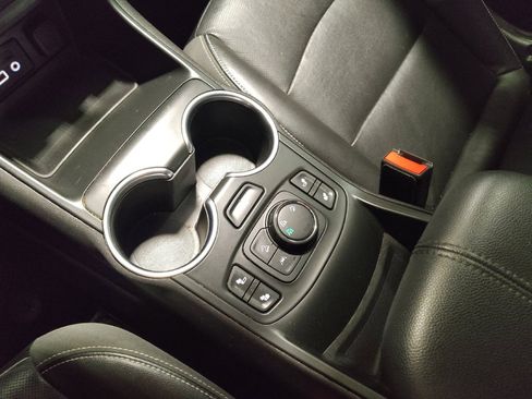 Used 2022 GMC Terrain SLT w/ Infotainment Package II AWD/4WD image 26