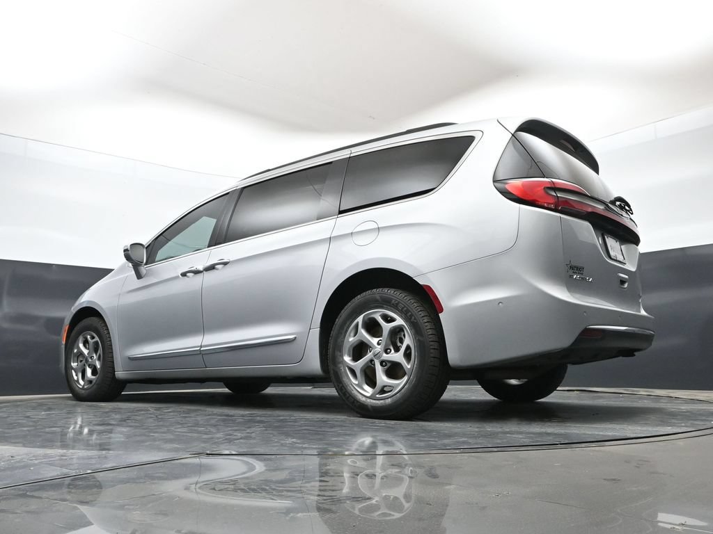 Used 2022 Chrysler Pacifica Limited AWD/4WD image 45