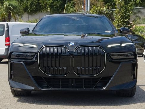 New 2026 BMW 740i w/ Premium Package RWD image 2