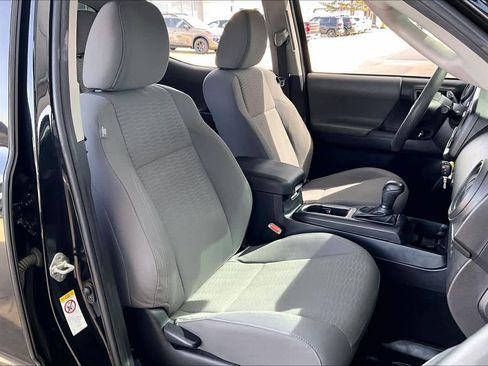 Used 2018 Toyota Tacoma SR w/ SR Convenience Package image 8