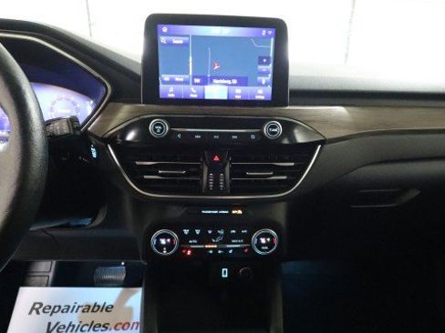 Used 2020 Ford Escape Titanium image 12