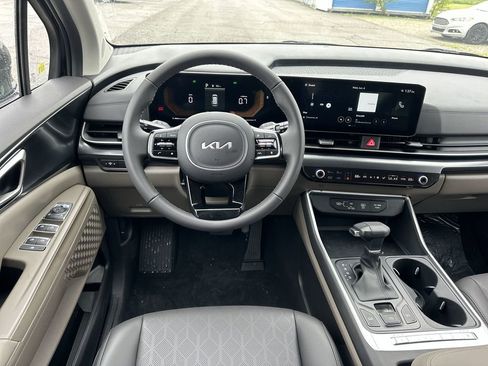 New 2025 Kia Carnival FWD image 15