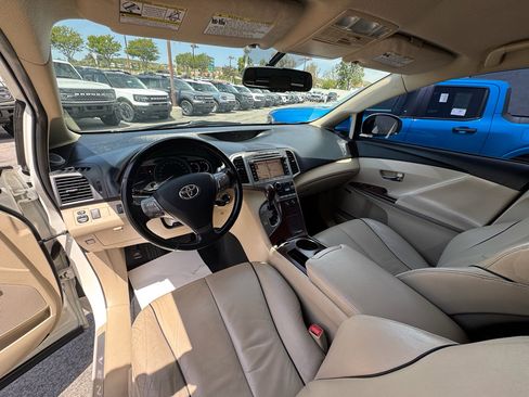 Used 2009 Toyota Venza image 16