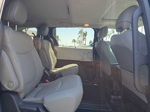 Certified 2025 Toyota Sienna XLE FWD image 12
