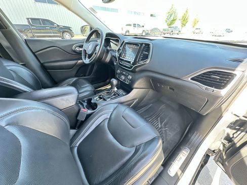 Used 2019 Jeep Cherokee Limited FWD image 28
