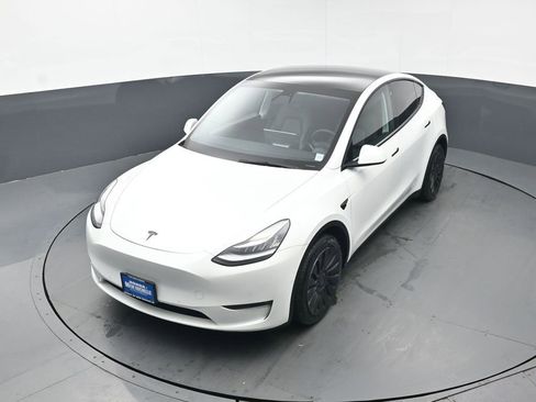 Used 2021 Tesla Model Y Long Range image 36