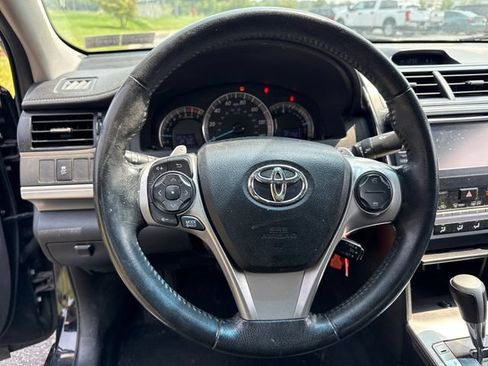 Used 2012 Toyota Camry SE w/ Preferred Accessory Pkg FWD image 17