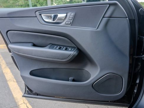 Used 2025 Volvo XC60 B5 Plus image 15