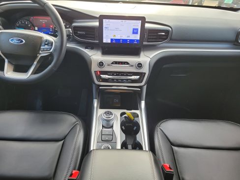 Used 2023 Ford Explorer XLT w/ Equipment Group 202A image 15