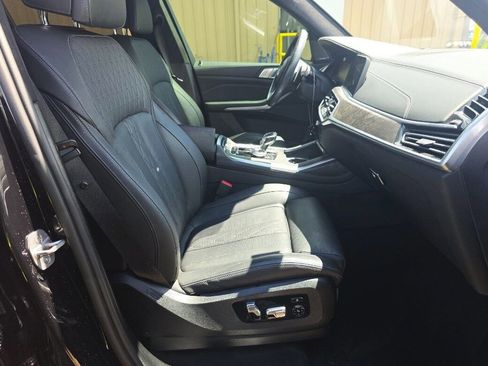 Used 2022 BMW X7 M50i w/ Dynamic Handling Package image 6