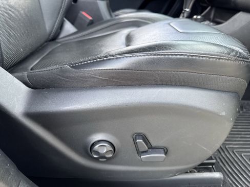 Used 2019 Jeep Cherokee Overland w/ Technology Group image 40