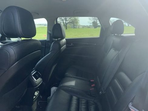 Used 2017 Kia Sorento LX image 9