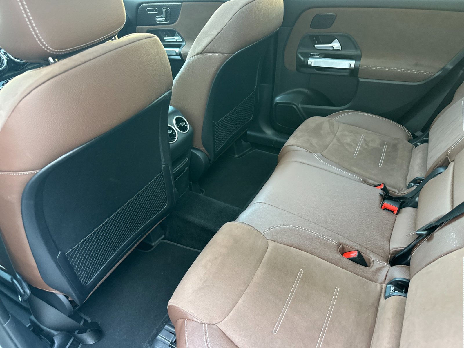 Used 2026 Mercedes-Benz GLB 250 image 12