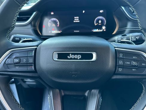 Used 2023 Jeep Grand Cherokee L Laredo image 27