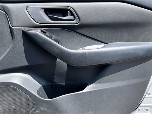 Used 2024 Nissan Rogue S FWD image 21