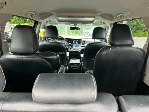 Used 2016 Toyota Sienna SE Premium FWD image 24