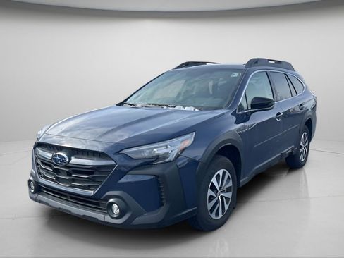 Used 2025 Subaru Outback Premium image 9