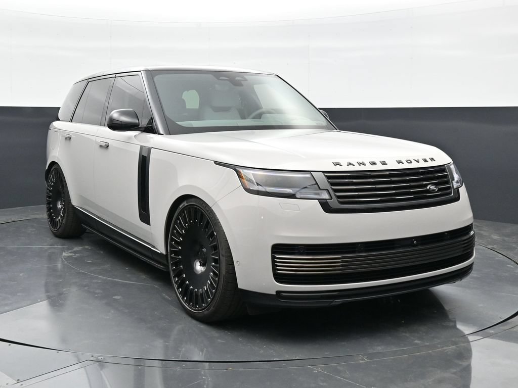 Used 2025 Land Rover Range Rover SV AWD/4WD image 4