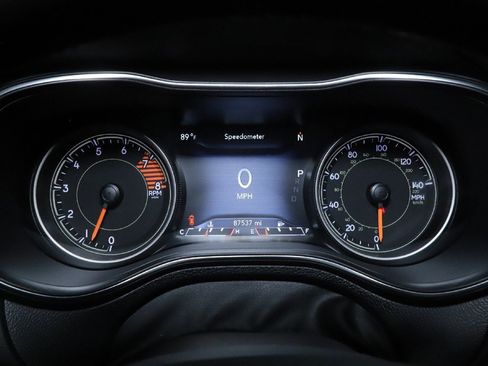 Used 2019 Jeep Cherokee Limited image 24