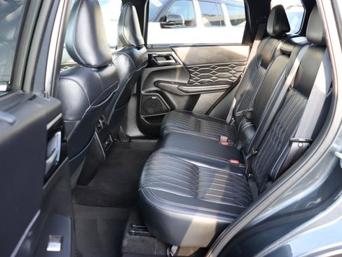 Used 2025 Mitsubishi Outlander SEL image 12