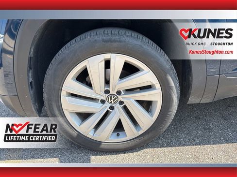 Used 2021 Volkswagen Atlas Cross Sport SE w/ Panoramic Sunroof Package image 15