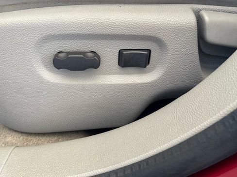 Used 2008 Chevrolet HHR LT FWD image 25