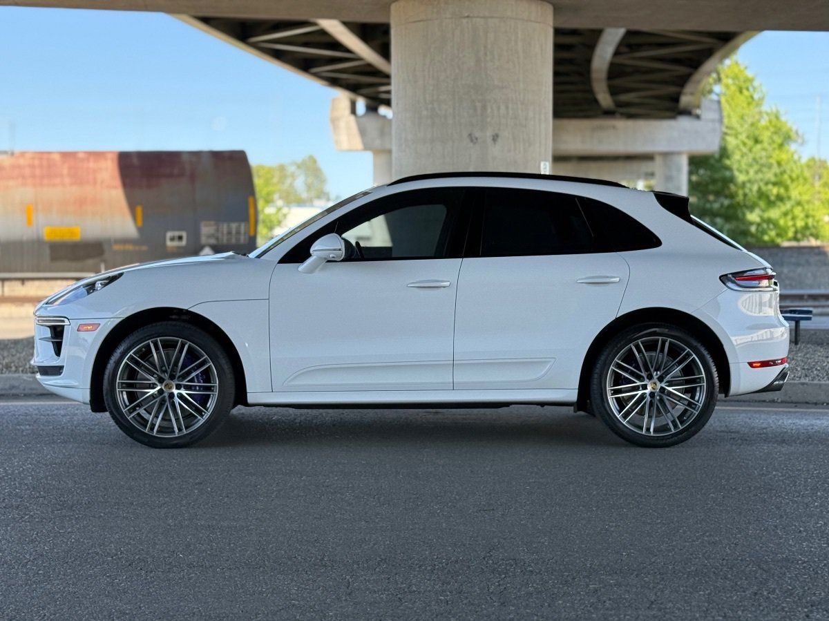 Used 2021 Porsche Macan Turbo AWD/4WD image 9