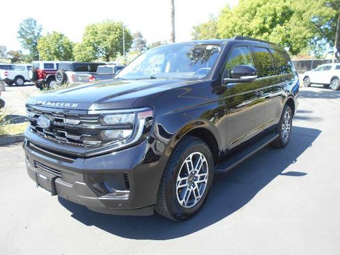Certified 2025 Ford Expedition Active AWD/4WD image 1