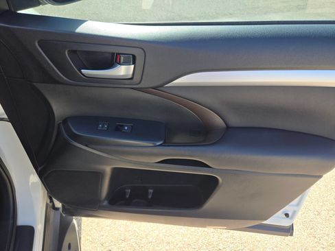 Used 2016 Toyota Highlander XLE FWD image 30