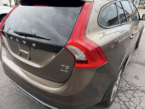 Used 2016 Volvo V60 T5 Cross Country w/ Climate Package AWD/4WD image 10