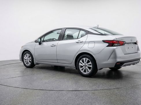 Used 2025 Nissan Versa SV image 6