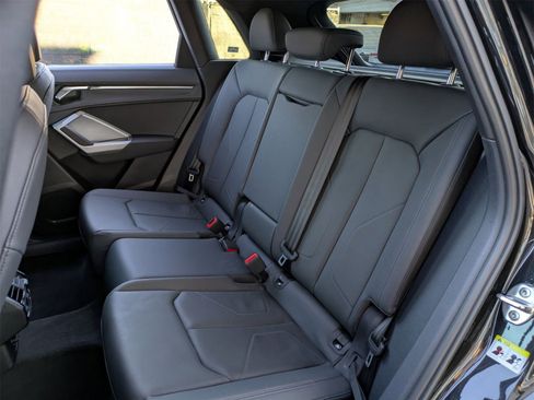 Used 2024 Audi Q3 2.0T Premium w/ Convenience Package image 31