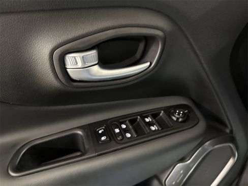 Used 2022 Jeep Renegade Latitude image 21