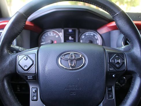 Used 2019 Toyota Tacoma TRD Off-Road AWD/4WD image 23