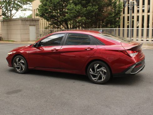 Used 2025 Hyundai Elantra Sport FWD image 9