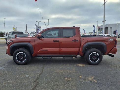 Used 2025 Toyota Tacoma TRD Off-Road w/ TRD Off Road Upgrade Package image 4
