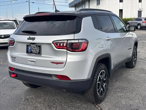 Used 2025 Jeep Compass Trailhawk AWD/4WD image 11