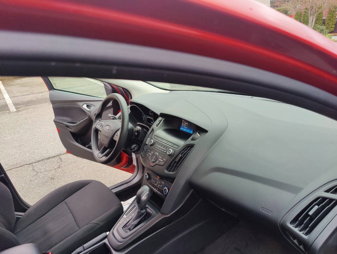 Used 2018 Ford Focus SE FWD image 16