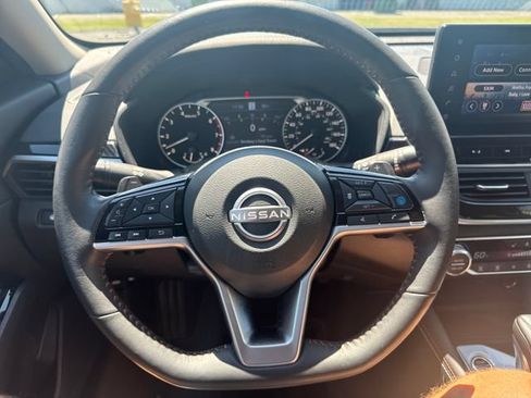 Used 2024 Nissan Altima 2.0 SR FWD image 16