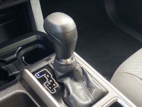 Used 2020 Toyota Tacoma SR5 image 28