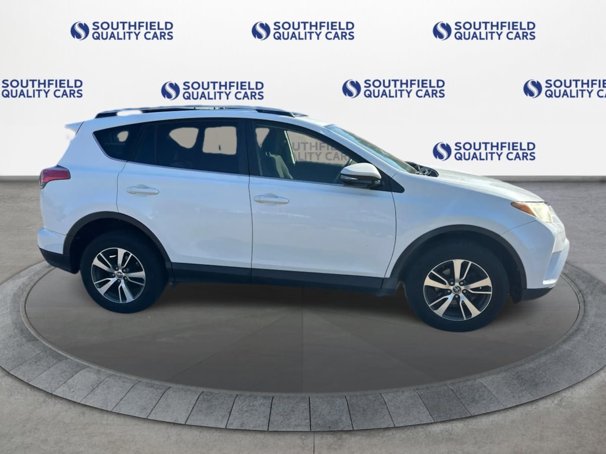 Used 2016 Toyota RAV4 XLE AWD/4WD image 8