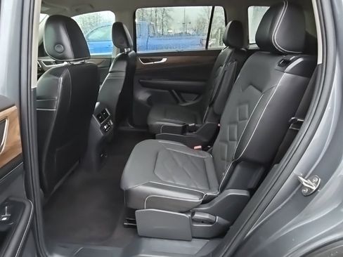 Used 2024 Volkswagen Atlas SE image 25