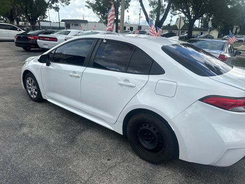 Used 2021 Toyota Corolla LE FWD image 4