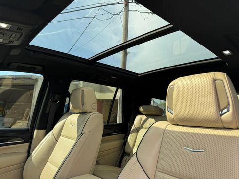 Used 2023 Cadillac Escalade Premium Luxury AWD/4WD image 17