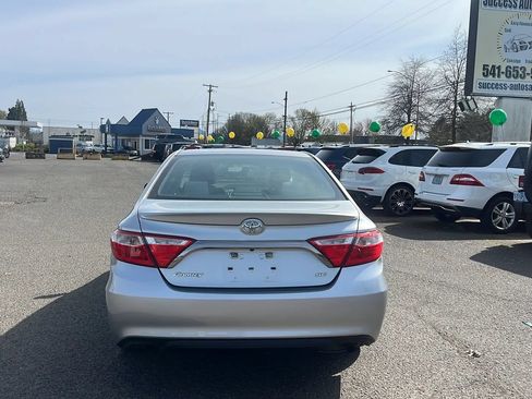 Used 2016 Toyota Camry SE FWD image 4