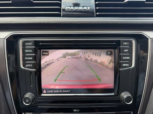 Used 2018 Volkswagen Passat 2.0T R-Line FWD image 18