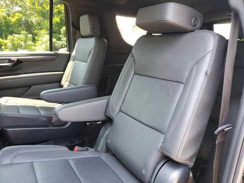 Used 2025 Chevrolet Suburban LT w/ Comfort Package RWD image 16