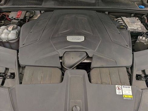 Certified 2023 Porsche Cayenne Platinum Edition image 26