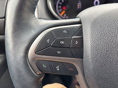 Used 2018 Jeep Grand Cherokee Laredo image 16